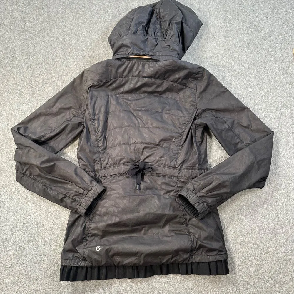 Lululemon Spring Fling Puffy Windbreaker Size 4 Animal Swirl Embossed Black Down - Image 8