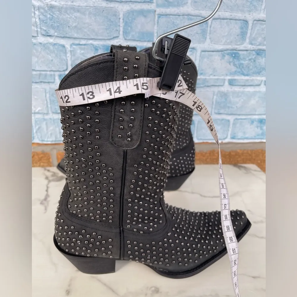Laredo cowboy boots studded size 9.5 - Image 10