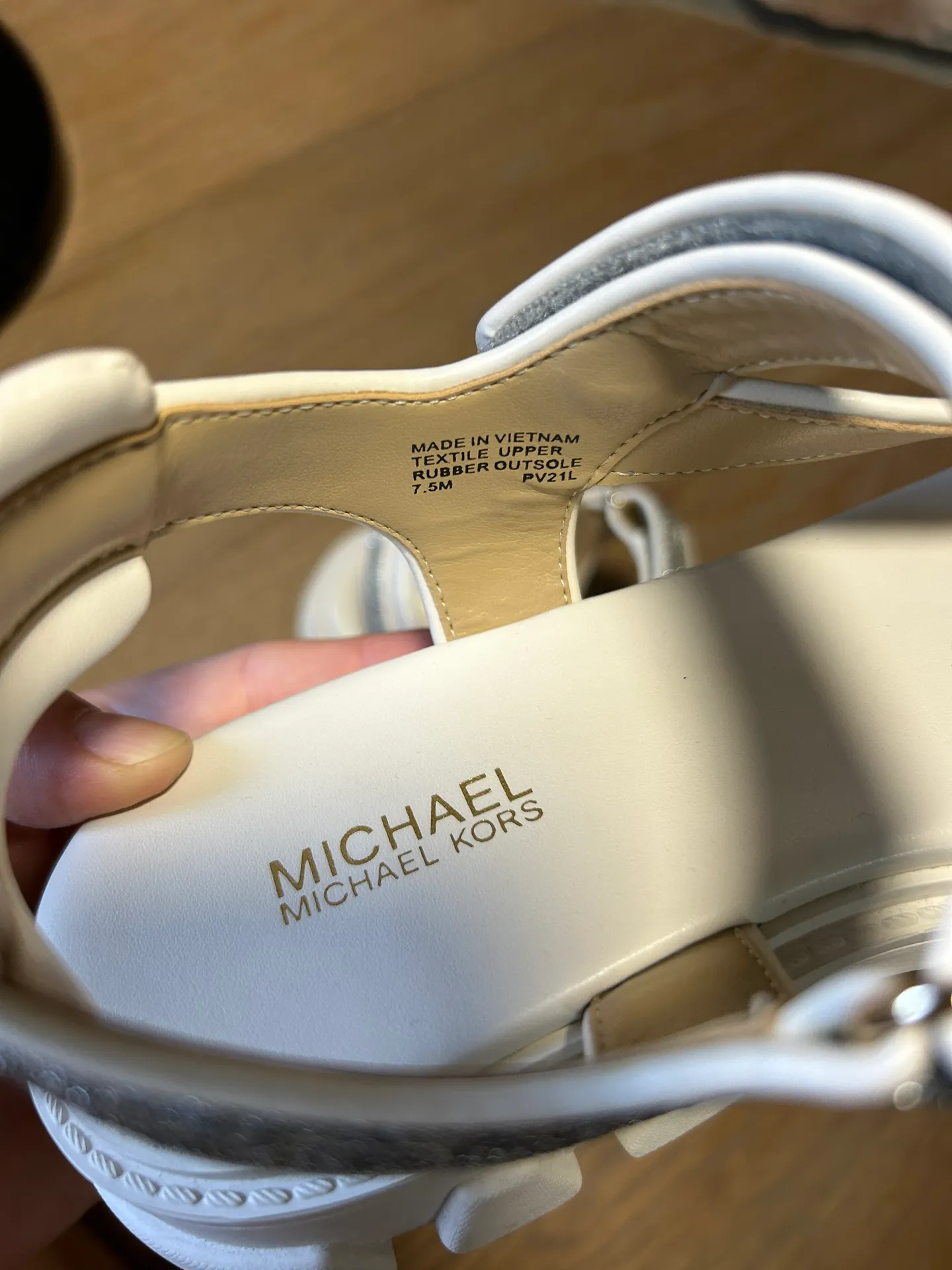 Size 7.5  strap on chunky platform sandals - Image 9