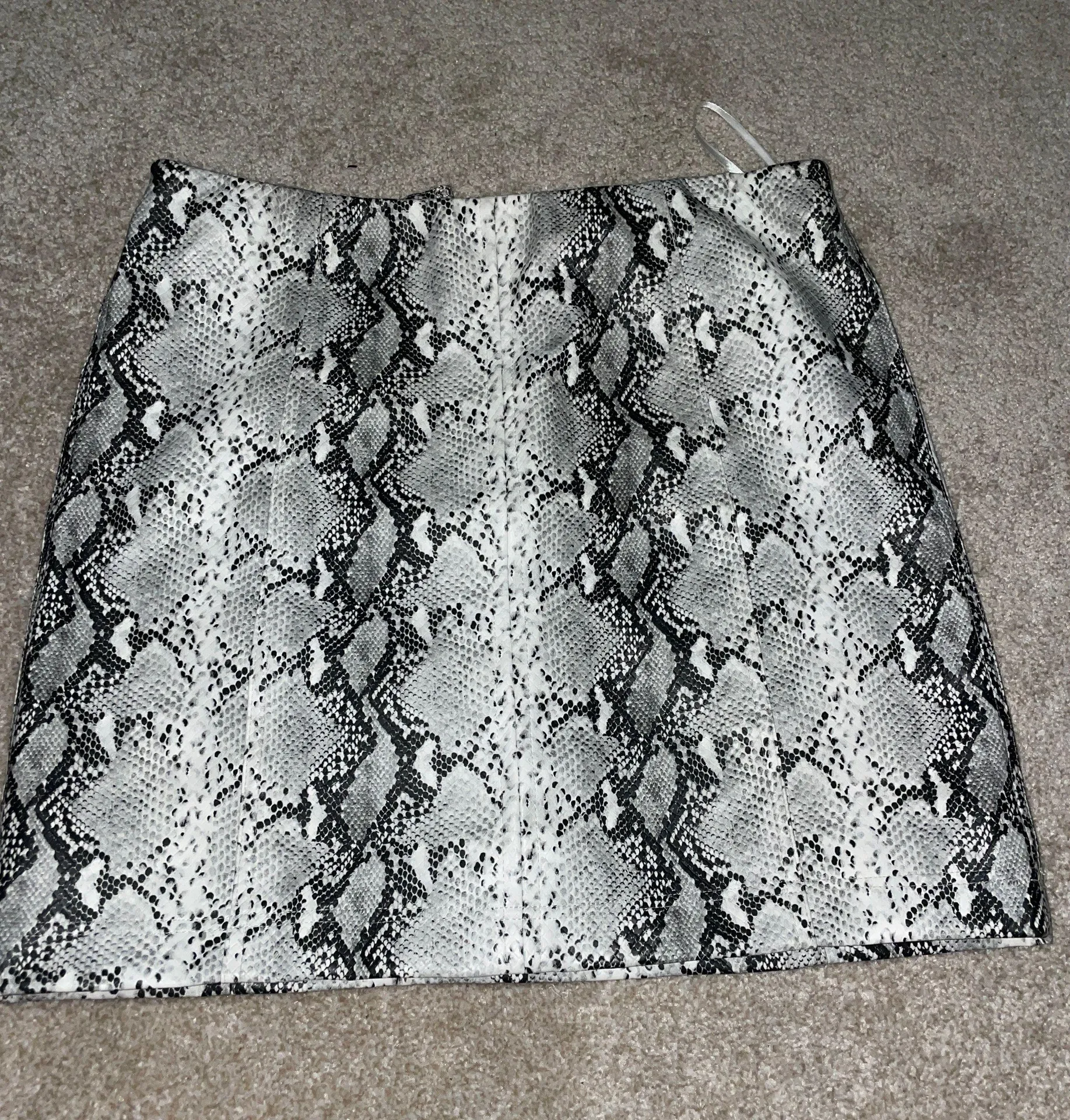 Faux leather snake skin skirt Size M - Image 2