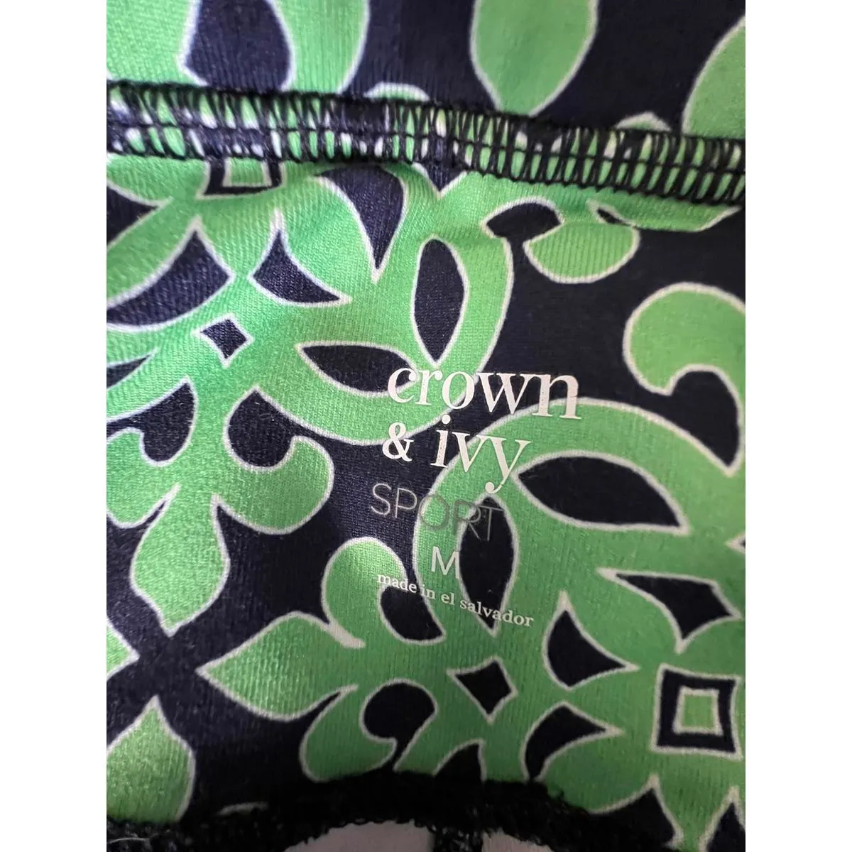 Crown & Ivy Women's Green and Navy Patterned Leggings Size M - Image 4