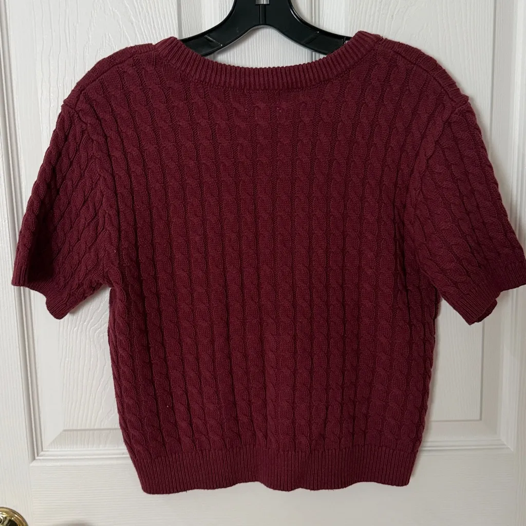 H&M Burgundy Cardigan with Gold Accents cable knit short sleeve size medium - Image 4