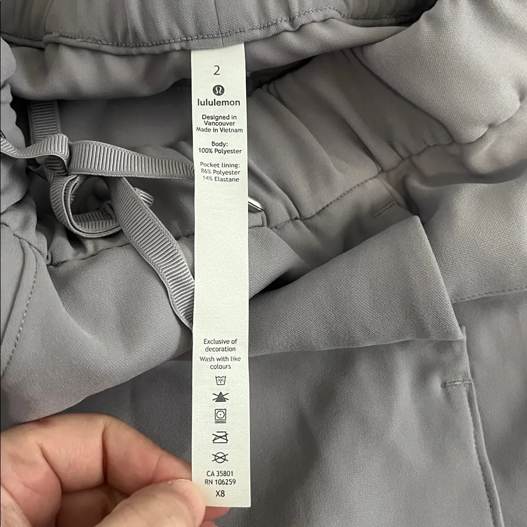 Lululemon On the Fly Short Woven Gray Size 2 - Image 3