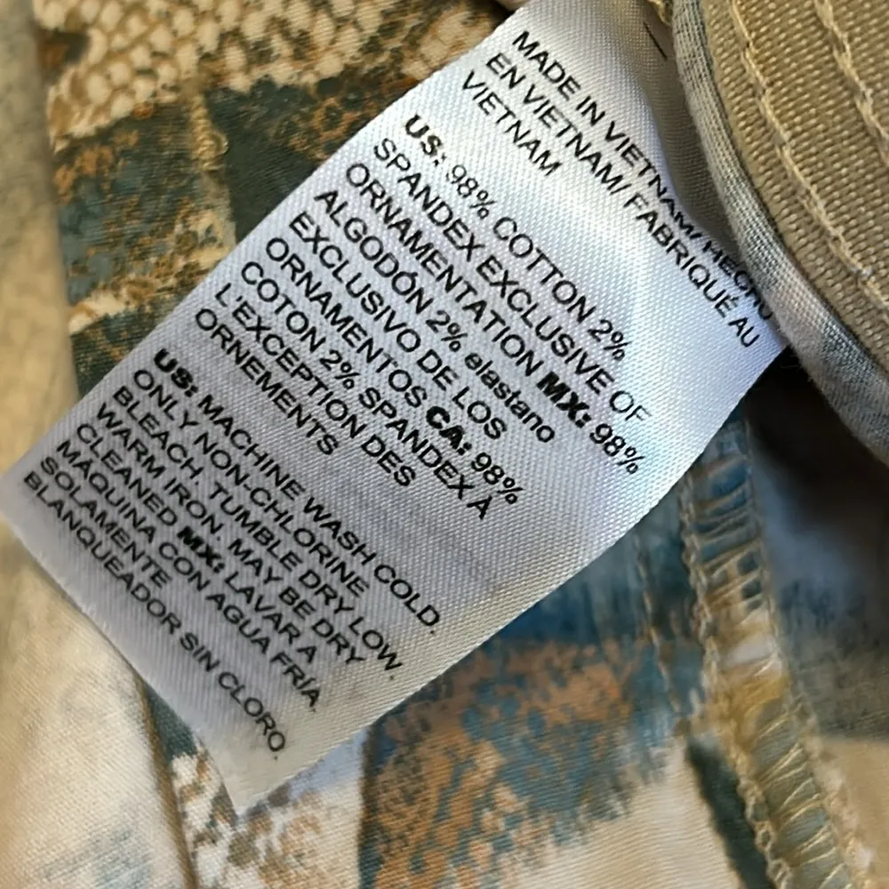 Chicos’s Cargo Leafy Reptile Crop Pants - Image 12