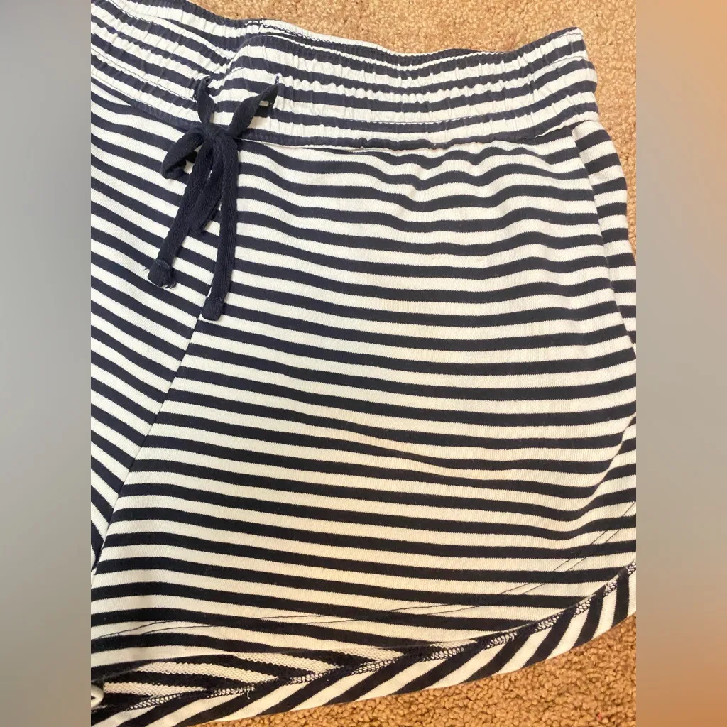 H&M Black and White Athletic Shorts with Elastic Waistband - Image 7