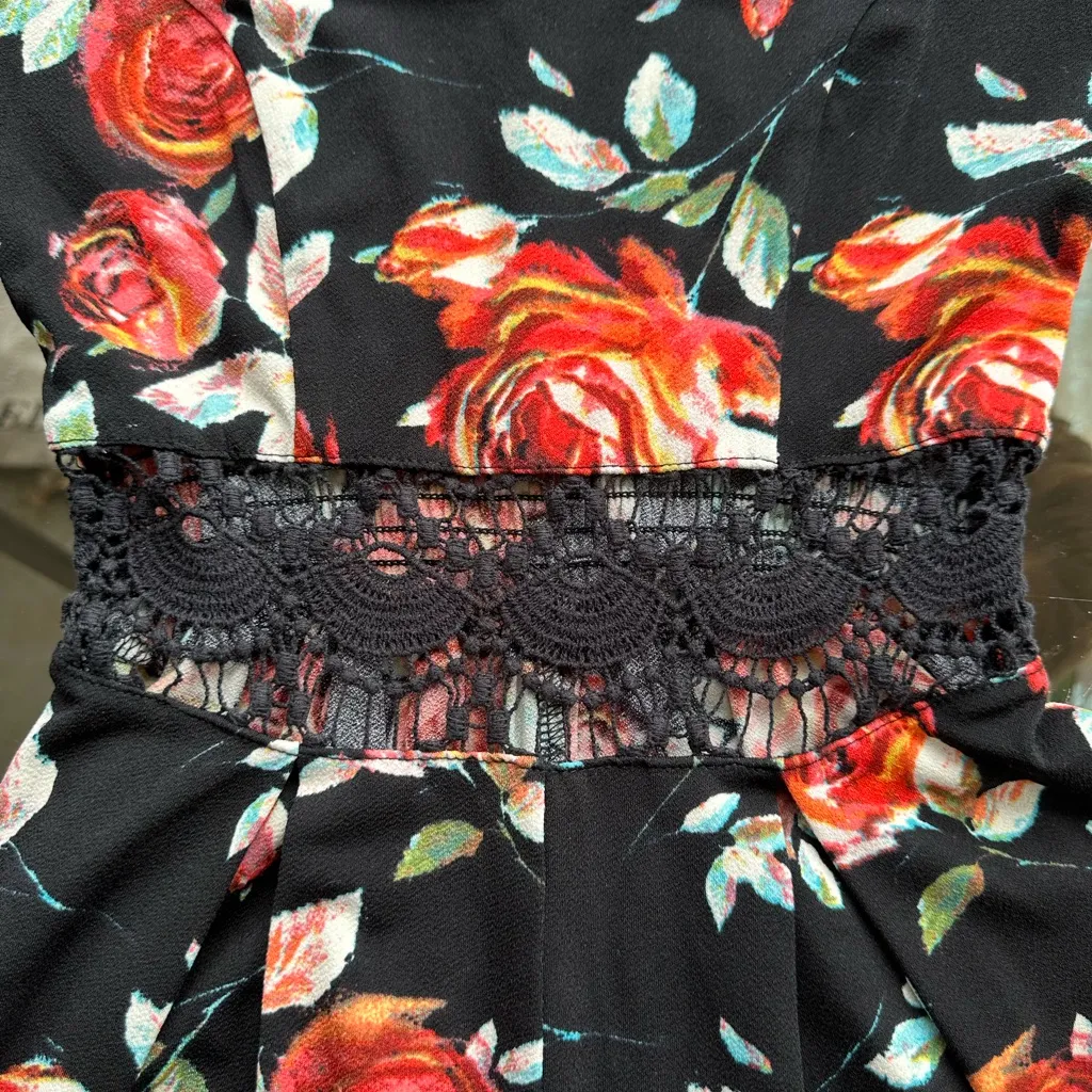 Xhilaration Floral Roses Crochet Waist Long Sleeve Romper in Black/Red Size XS - Image 6