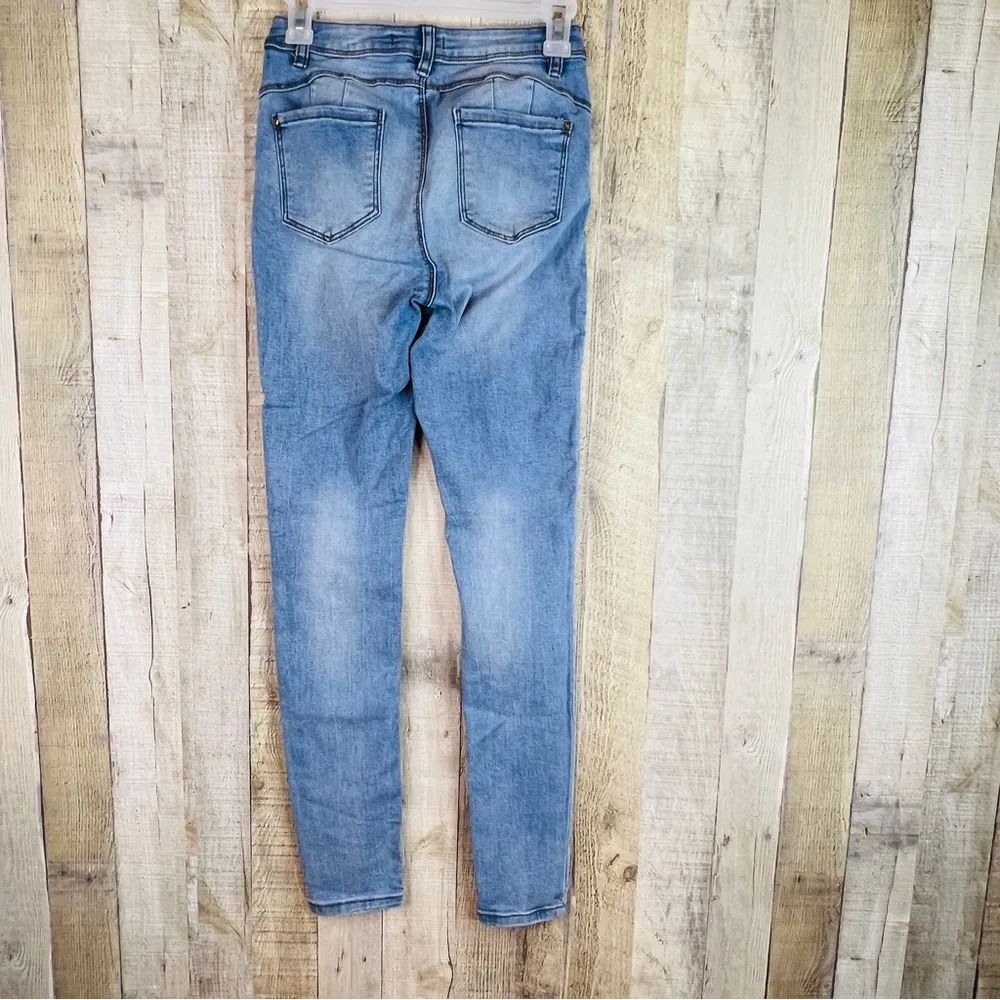 Denim & Co. Size 6 Light Washed Skinny Leg Distressed Stretchy Jeans - Image 2