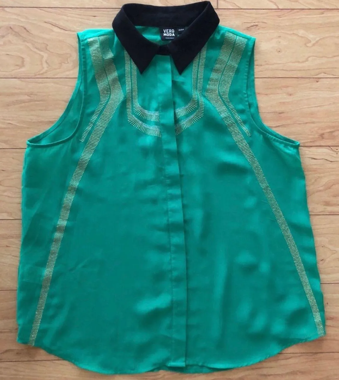 Green and Black Sleeveless Chiffon Top - Image 2