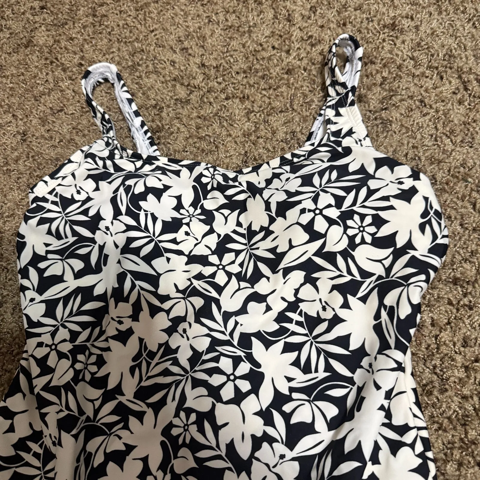 Lands' End Women's Swimsuit M One Piece Black White Floral built in bra - Image 2