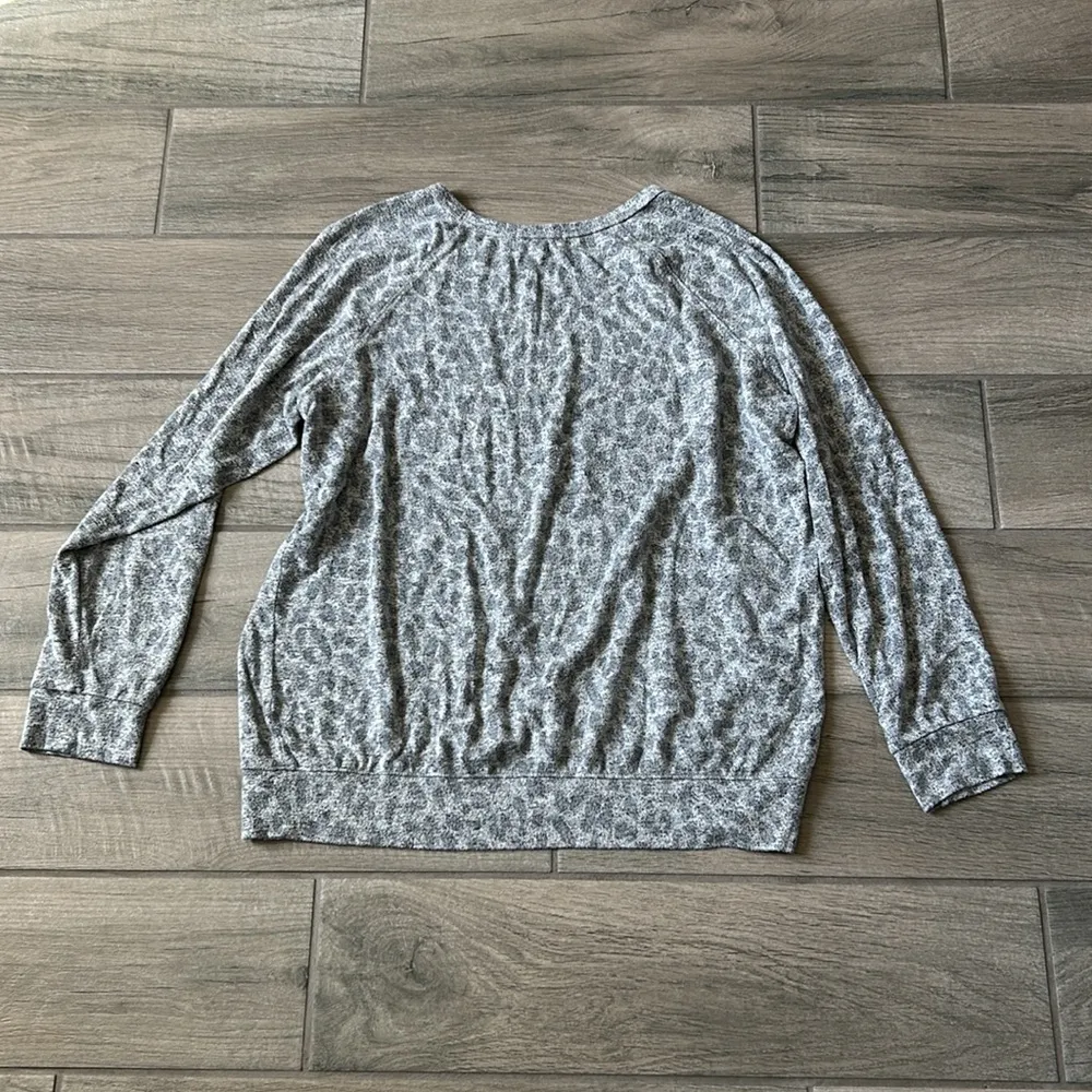 Buffalo David bitton gray leopard pullover - Image 4