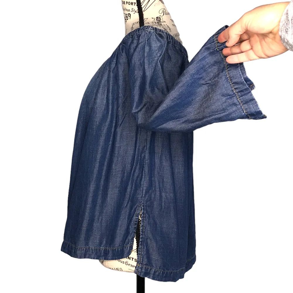 Cloth & Stone SMALL Off Shoulder Elastic Split Sleeve Side Chambray Denim Top - Image 5