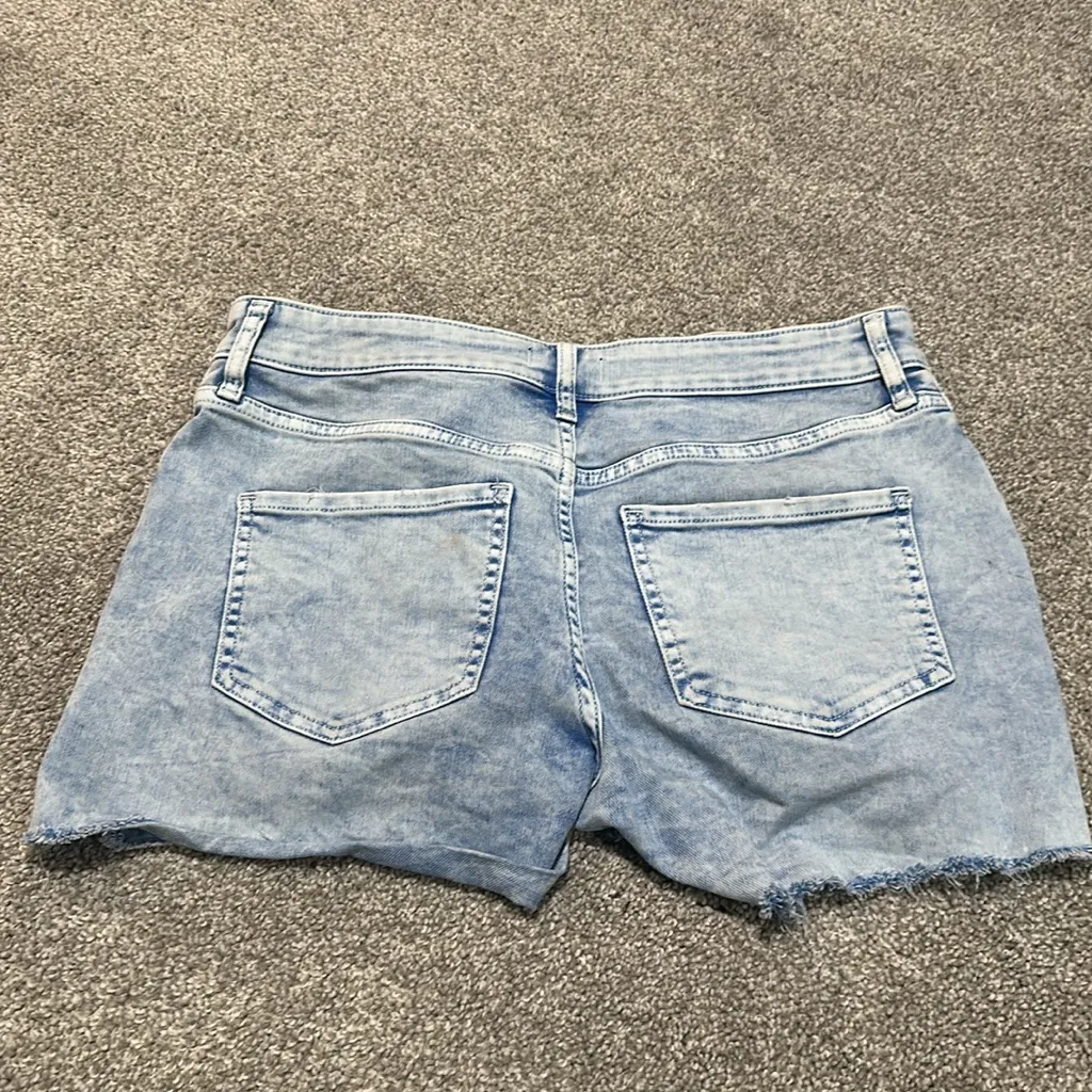 Express boyfriend Midi‎ mid rise acid wash shorts size 2 - Image 4