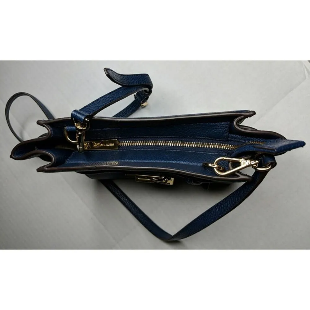 Michael Kors Hamilton Traveler Bag - EUC - Image 4