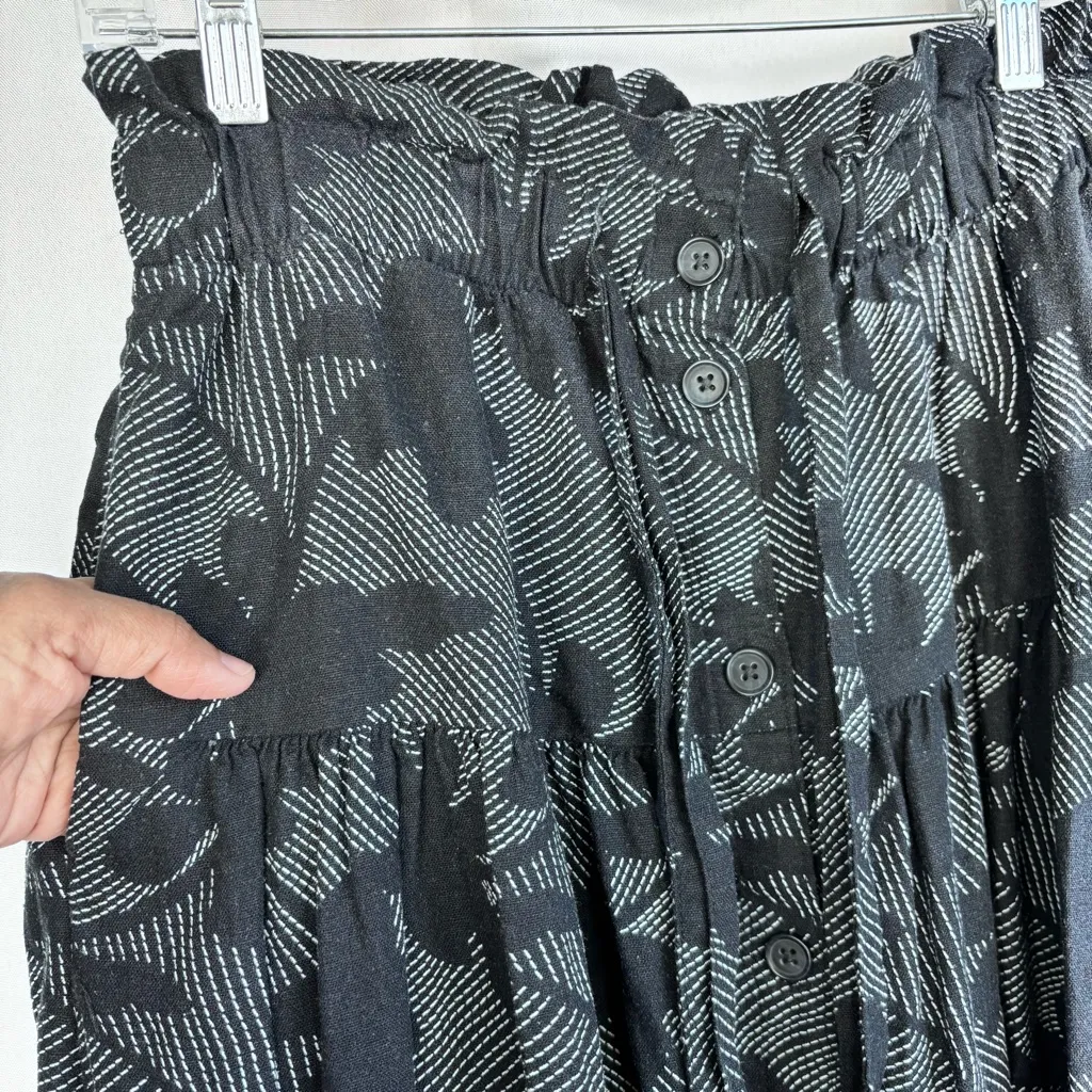 Universal Thread linen blend midi tiered skirt in black and gray pattern Size S - Image 6
