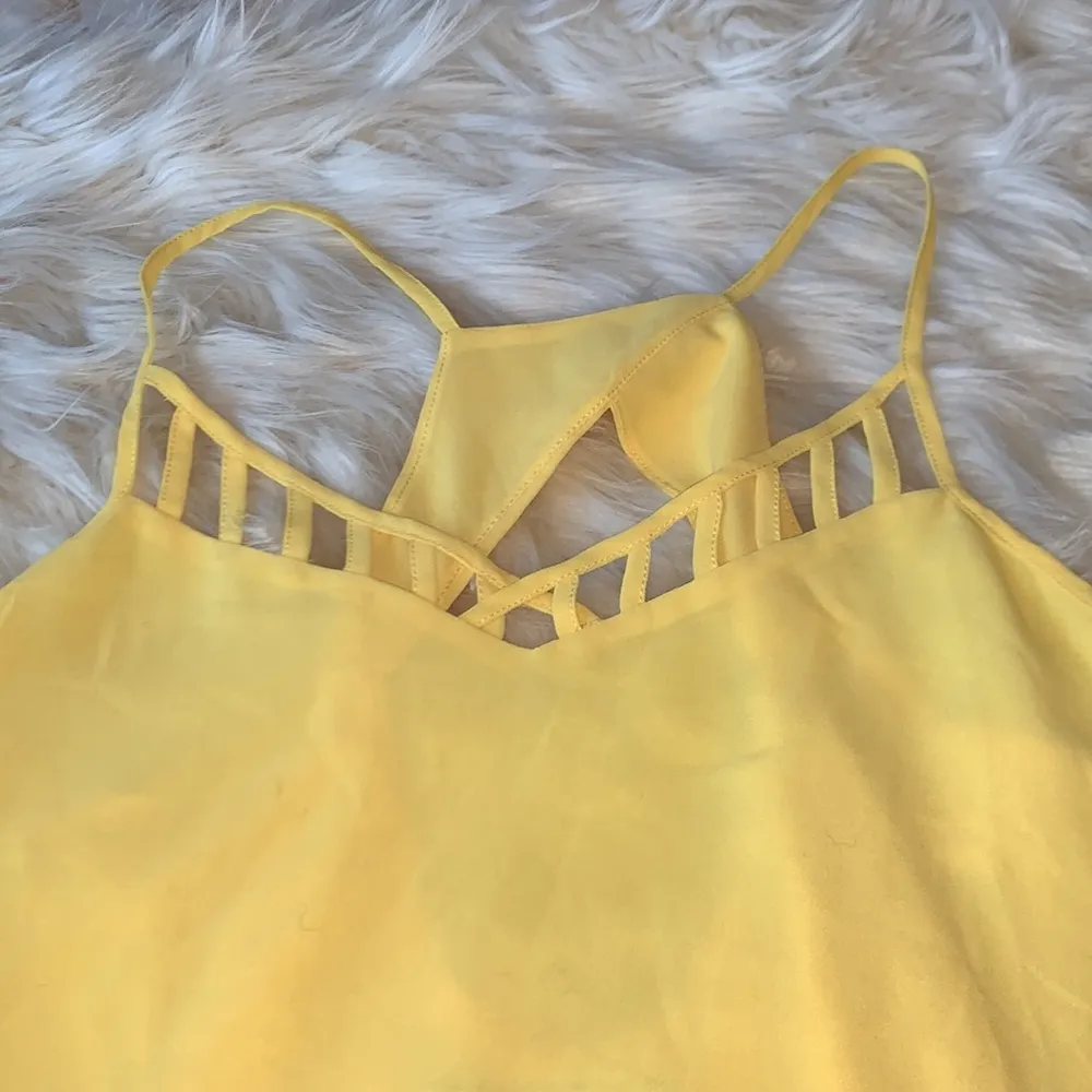 Naked Zebra Yellow Cut Out Sleeveless Blouse Size Small - Image 2