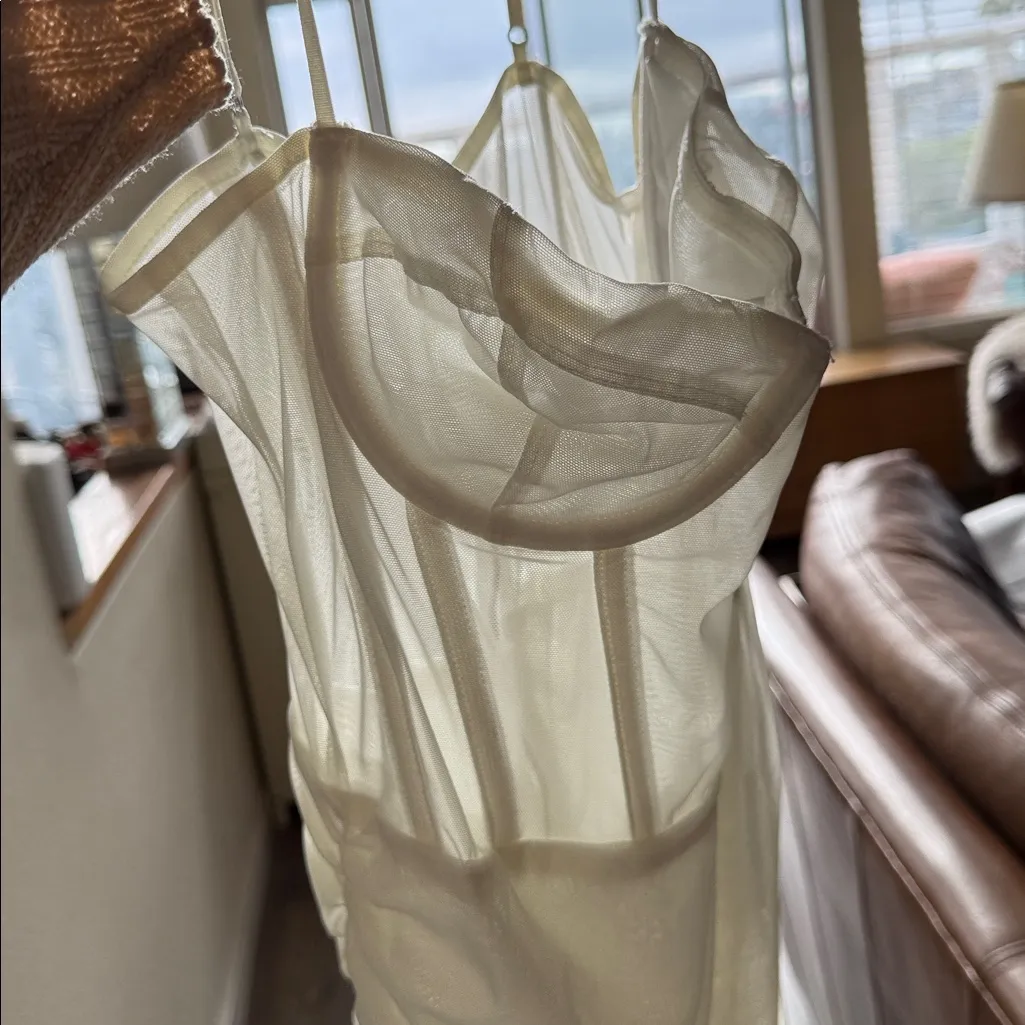 White Fox White model
Behavior mini Ruched Dress size large nwt - Image 8