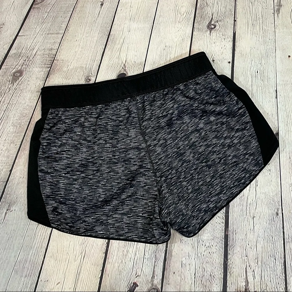 REEBOK Shorts Running Black & White-Small - Image 2