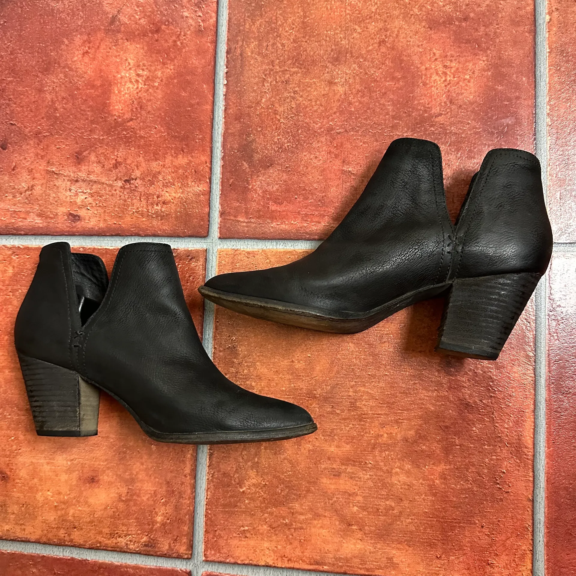 FRYE Black Cut Out Jennifer Booties Size 10 - Image 4