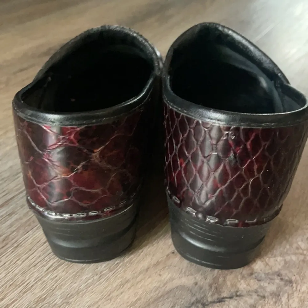 Sanita Maroon “Snakeskin” Clogs Size 41 (US 10) - Image 6