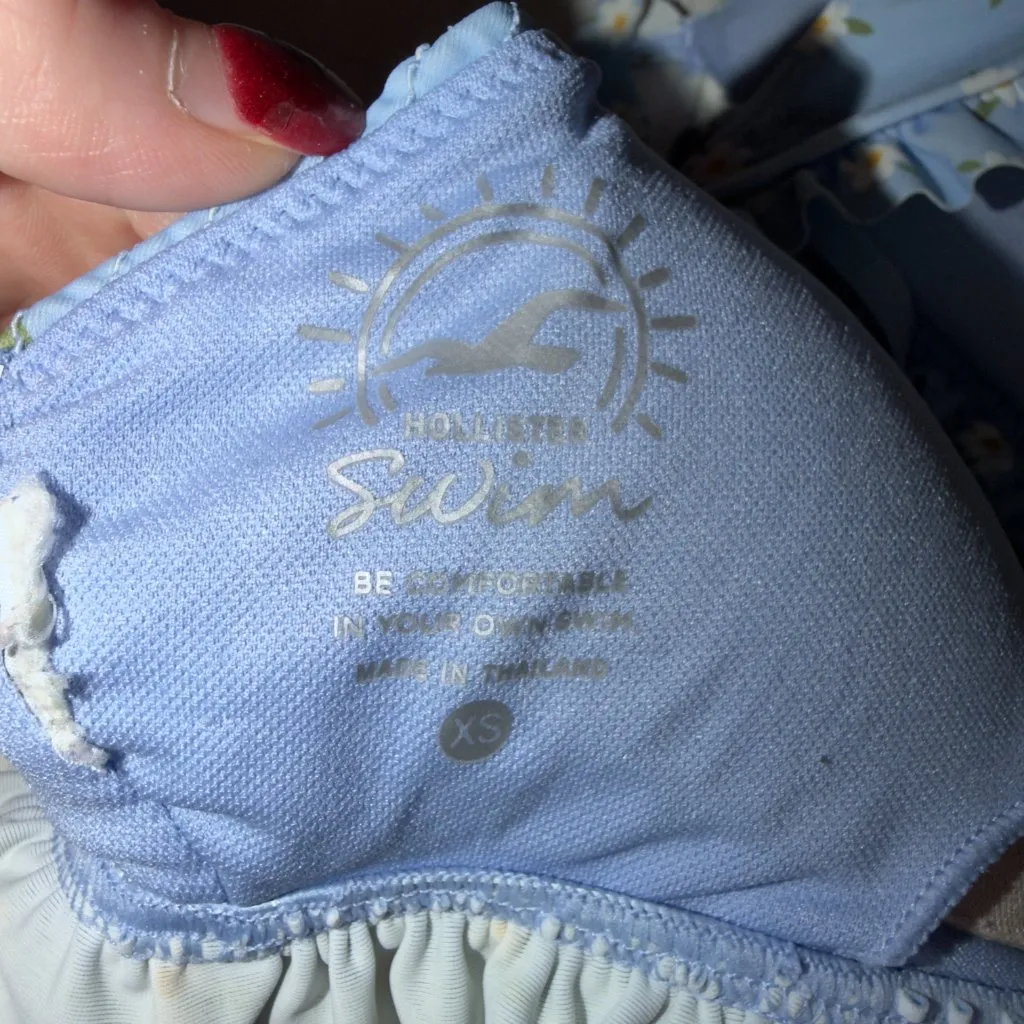 Hollister Blue Floral Daisy Bikini Top XS Ruffle Trim Tie Front Swimwear - Image 5