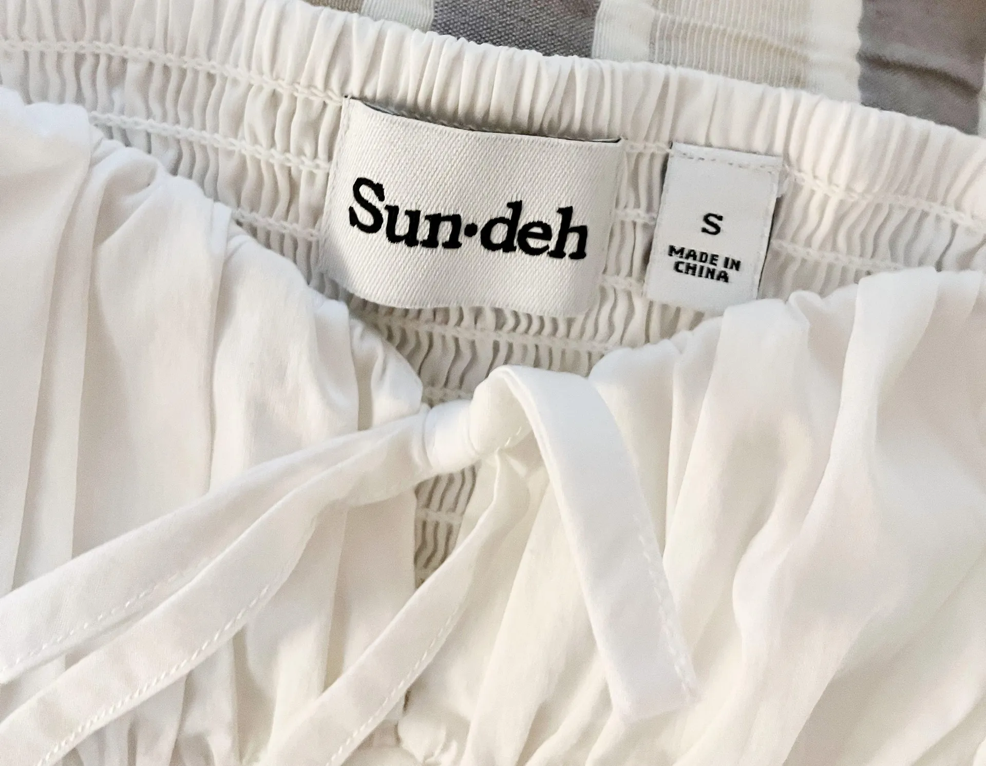 Aritzia Sun•deh Countess Puff Sleeve Crop Top  - Image 3