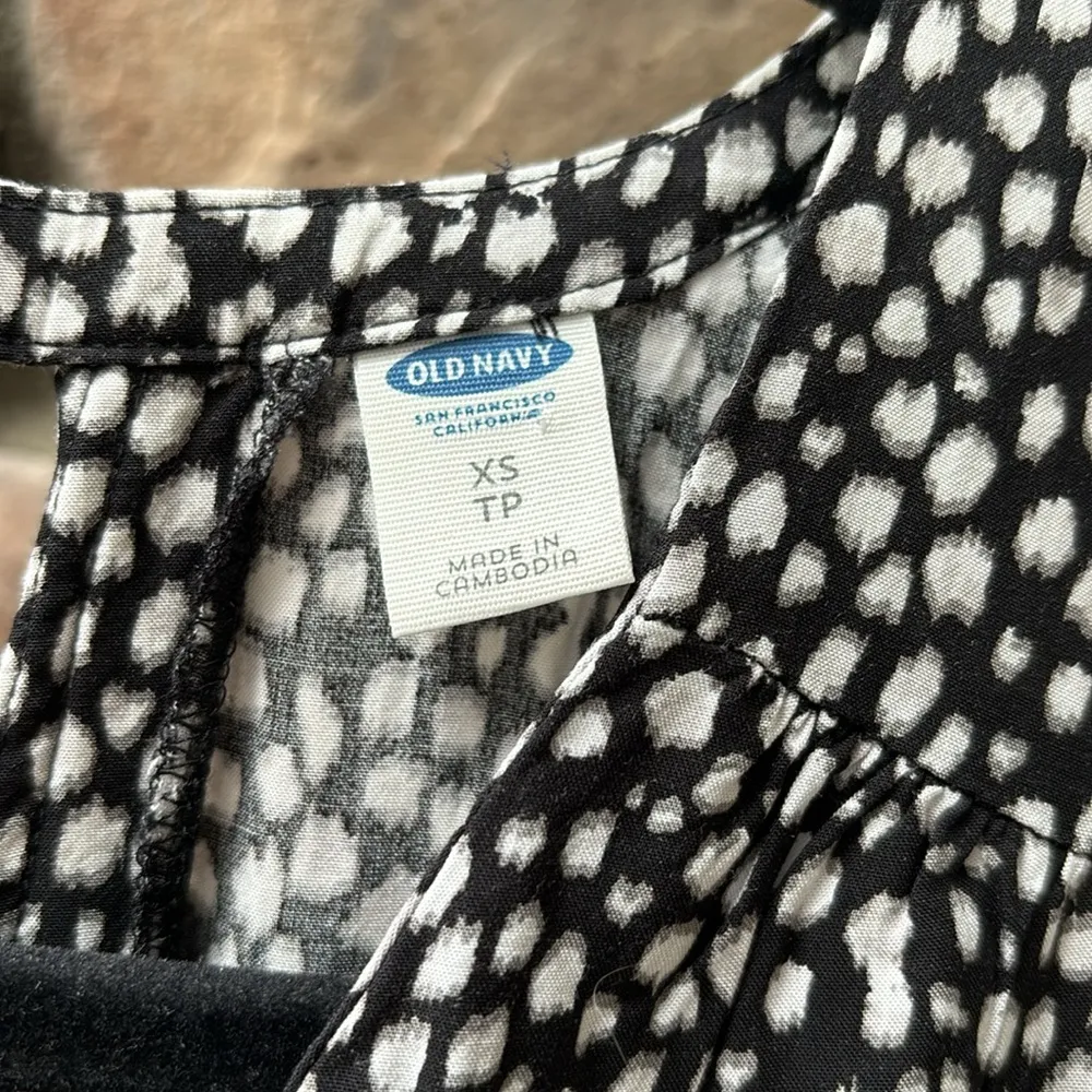 Sleeveless V-Neck Shift Dress Sundress Size XS Black White Polka Dot - Image 2