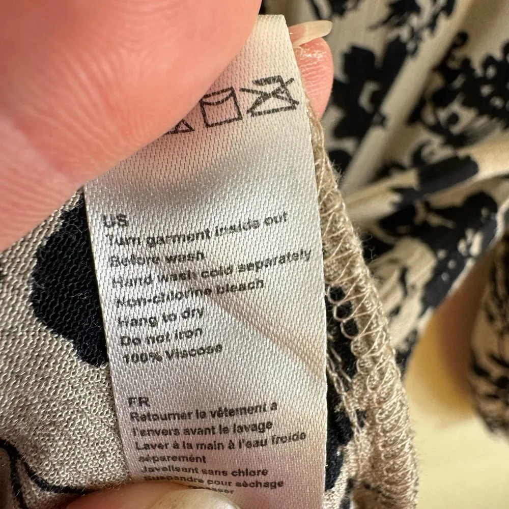 Amuse Society Cream Black Floral V-Neck Lightweight Long Sleeve Blouse Size S - Image 8