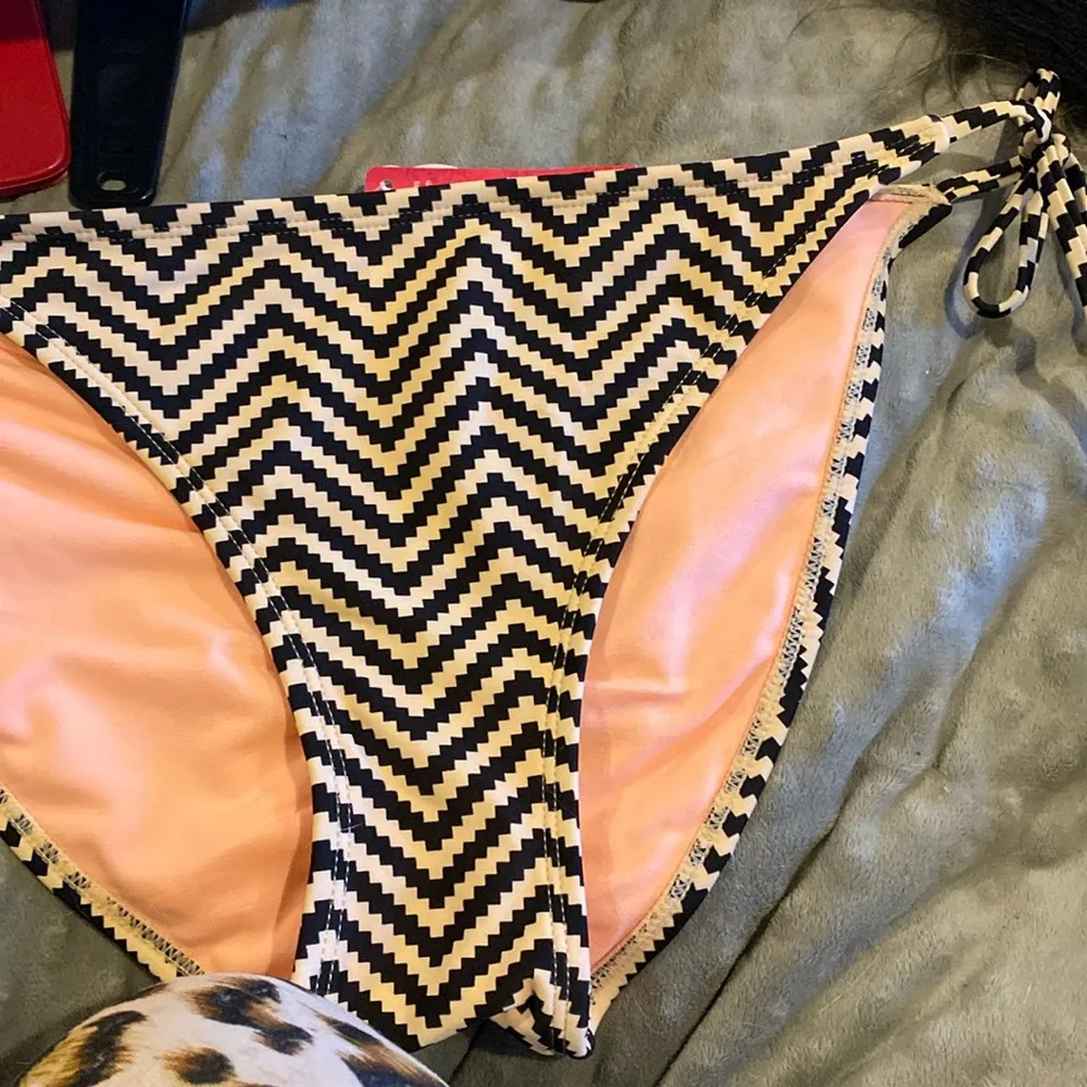 Xhilaration Black & Tan Zig Zag Print Tassel Tie Bikini Bathing Suit Bottom L - Image 3