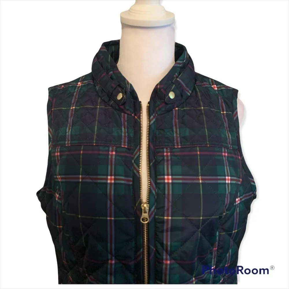 Crown & Ivy Women's Plaid Quilted Vest Size M Navy Green Red‎ Puffer Sleeveless - Image 2