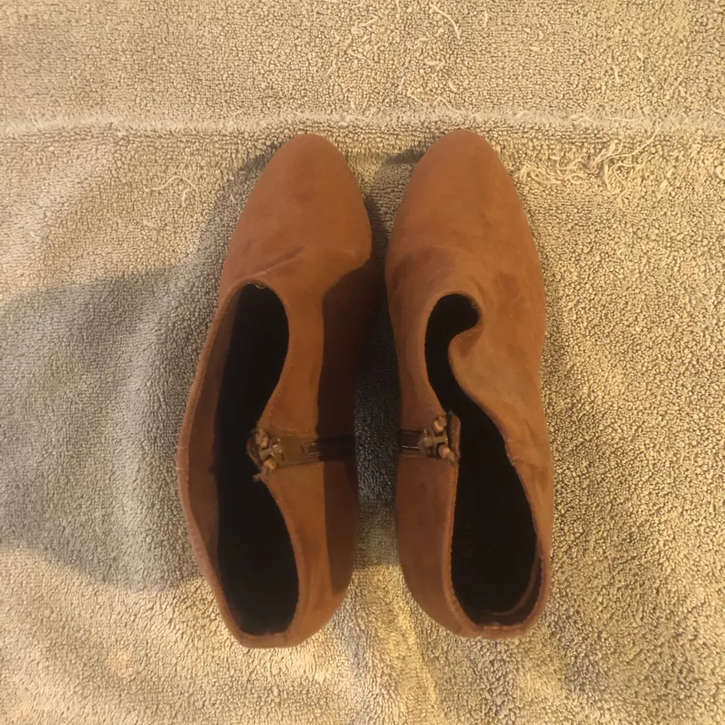 Women’s brown Old Navy ankle boots. Size 10. New without tags. - Image 2