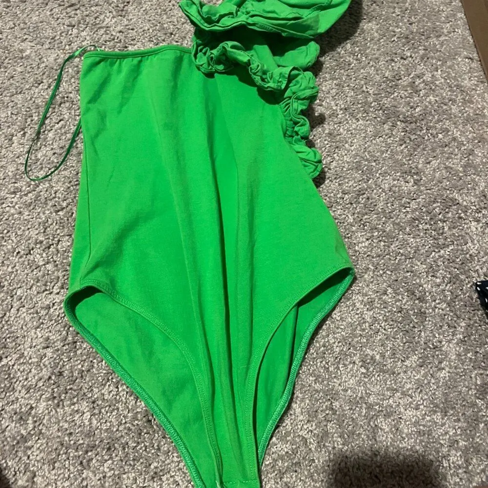 ZARA Women's Asymmetric Ruffled Bodysuit Size S in Green - Image 7