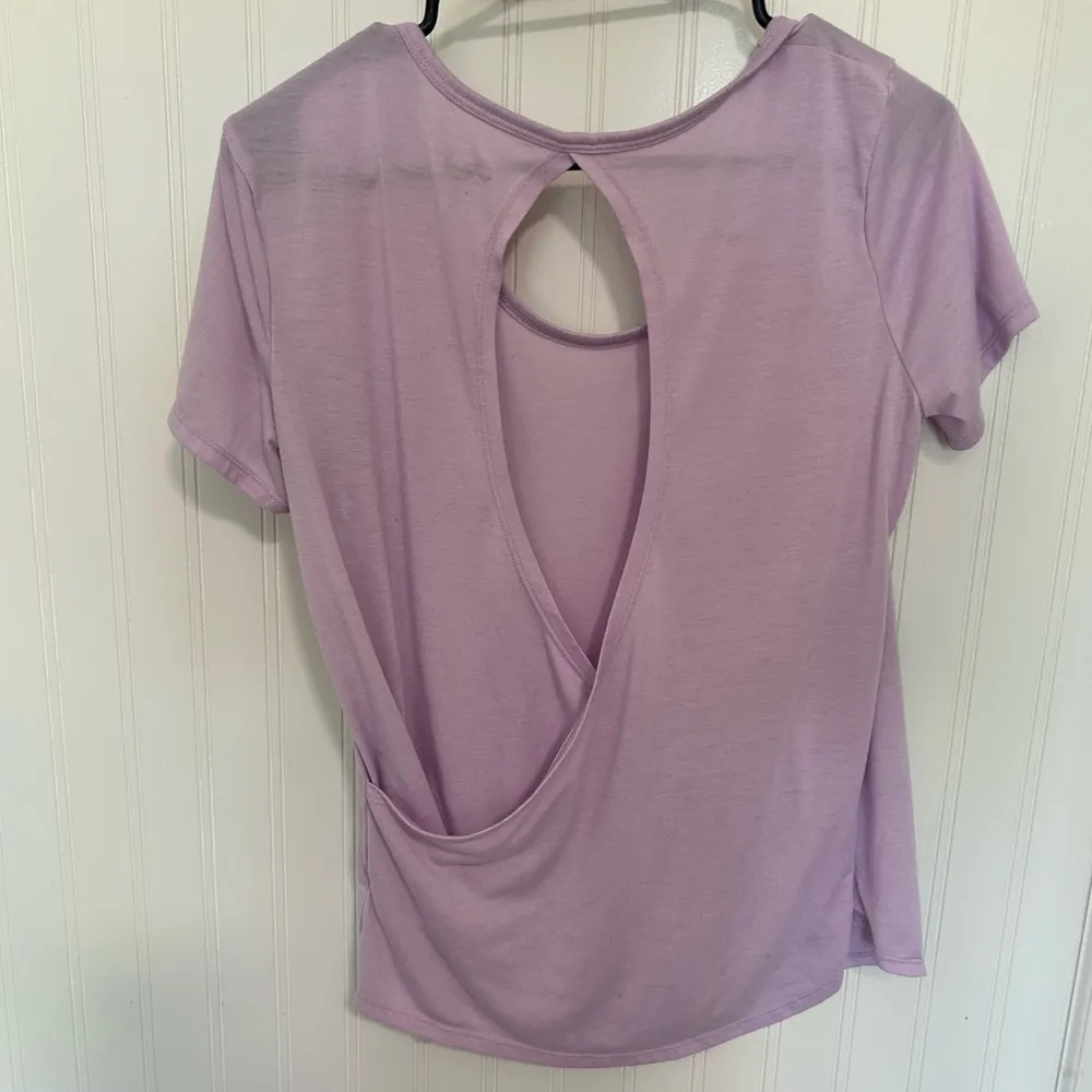 Old Navy Active women’s shirt - Image 2