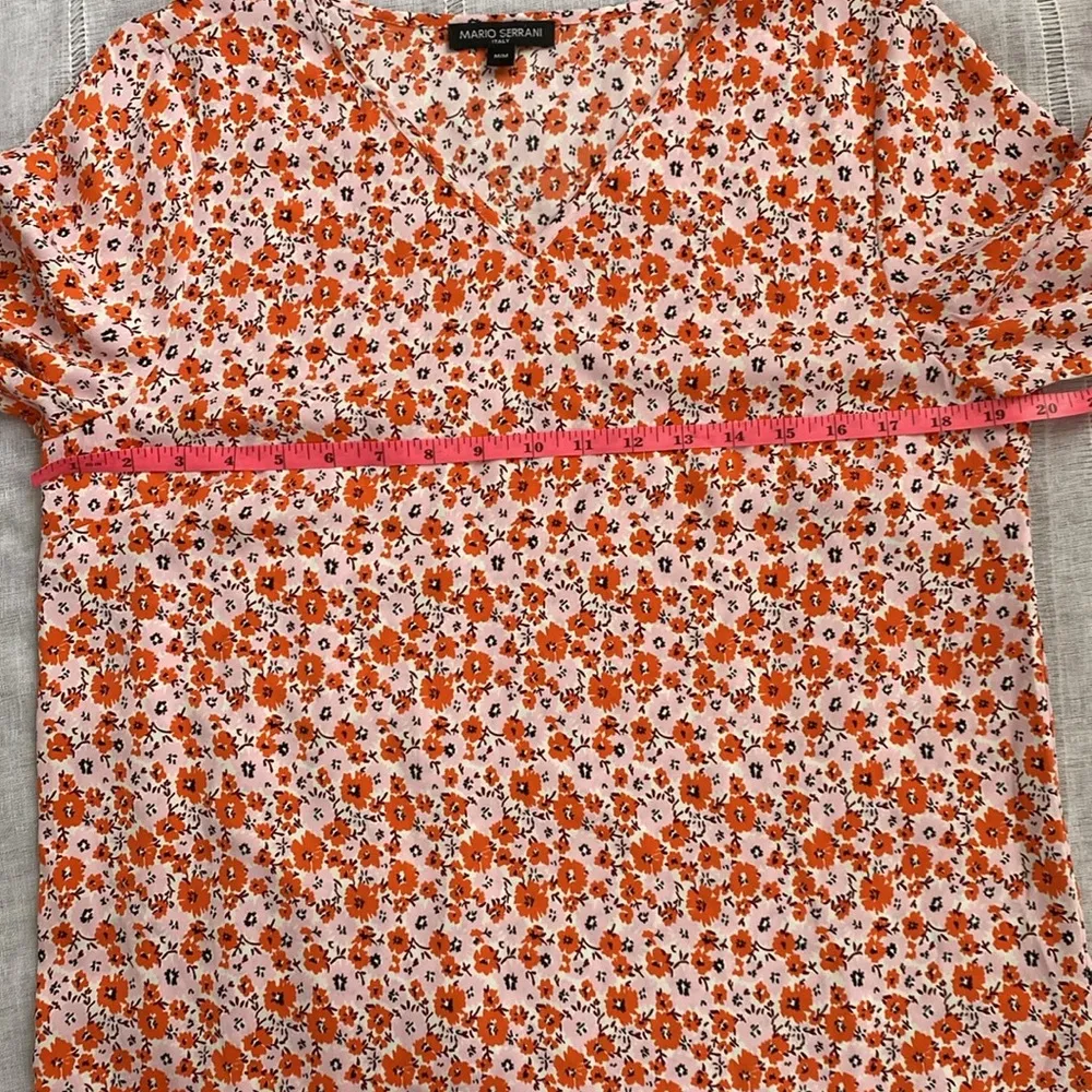Mario Serrani pink and red floral tunic top. - Image 9