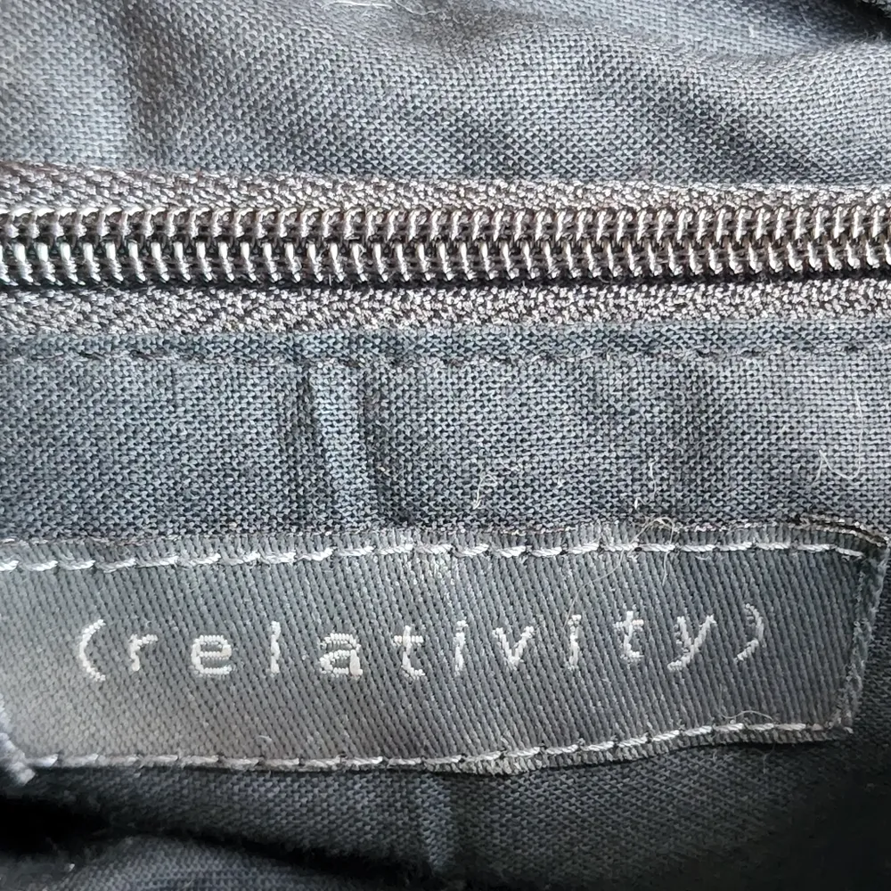 Relativity black tan straw rosette carryall beach bag - Image 4