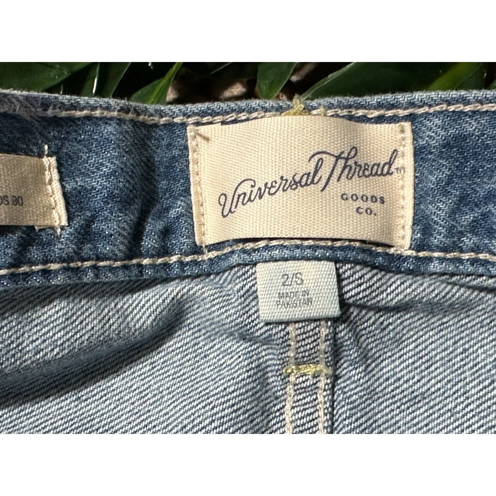 Universal Thread Mid Rise 90s Baggy Distressed Jean Size 2 Short NWT - Image 5