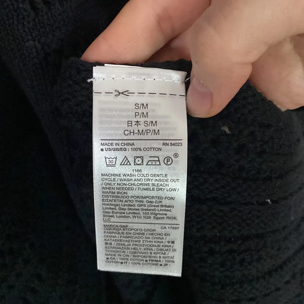 Gap solid black crochet open knit poncho size S / M - Image 10