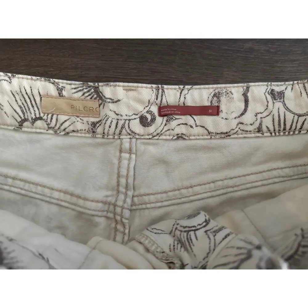 Pilcro Floral Print Dolphin Ultra High rise Shorts Casual Everyday Cute Size 31 Gray - Image 4