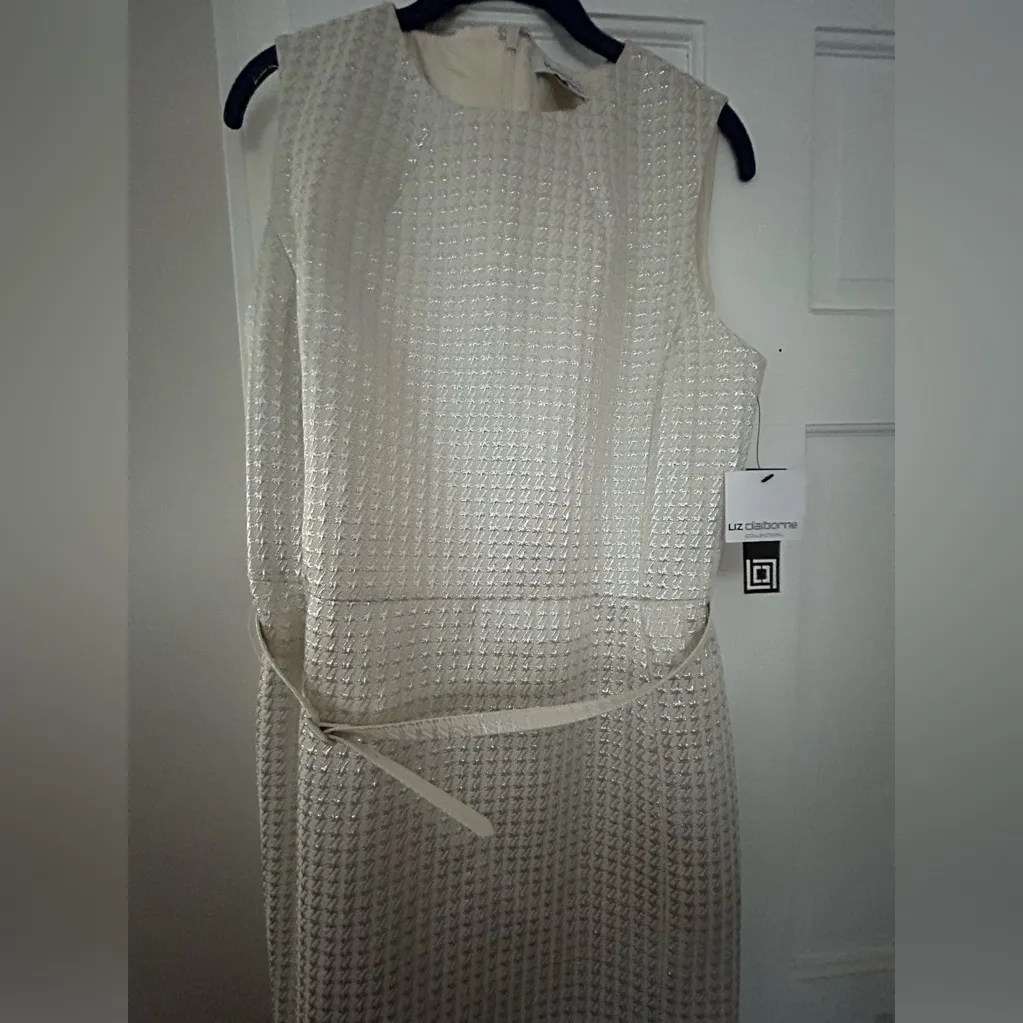 NWT Liz Claiborne size 10 belted sheath dress. - Image 5