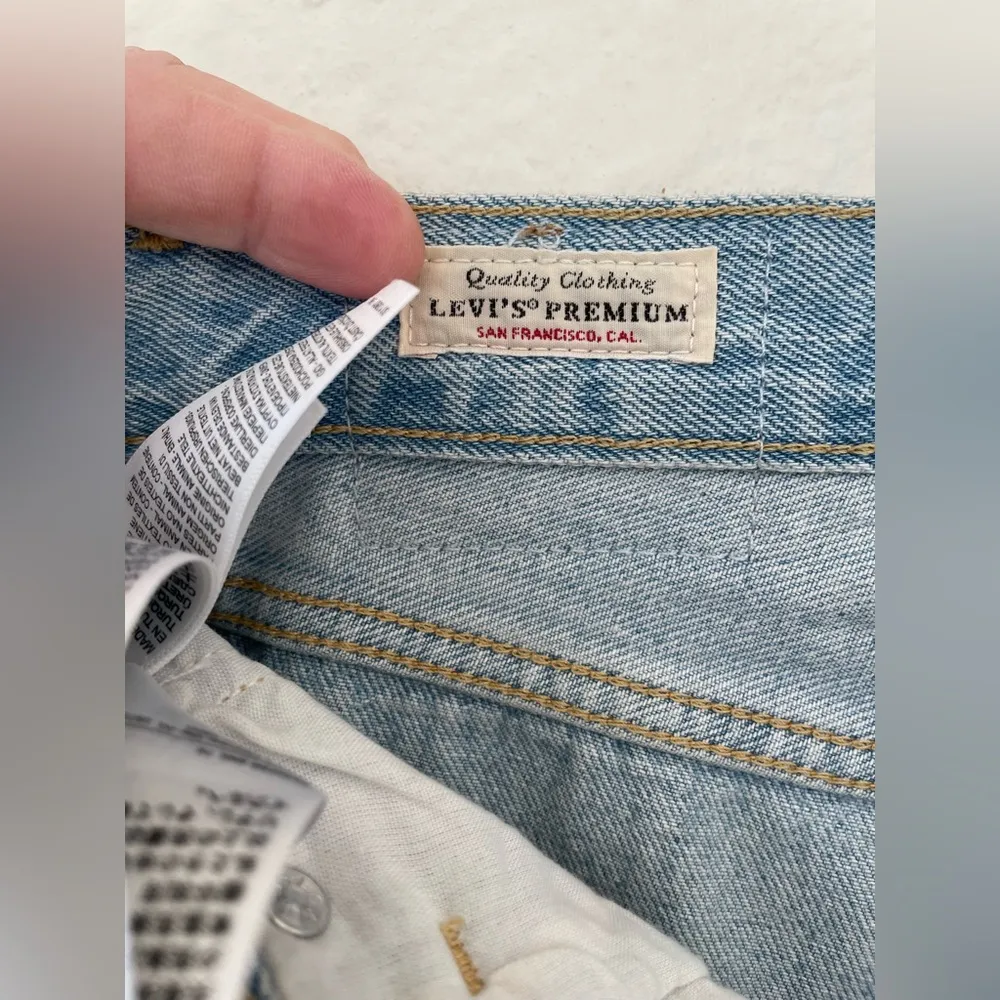 LEVI'S 501® '90s Women's Jeans, Shout Out Stone - Medium Wash; W 25”/L 30” - Image 8