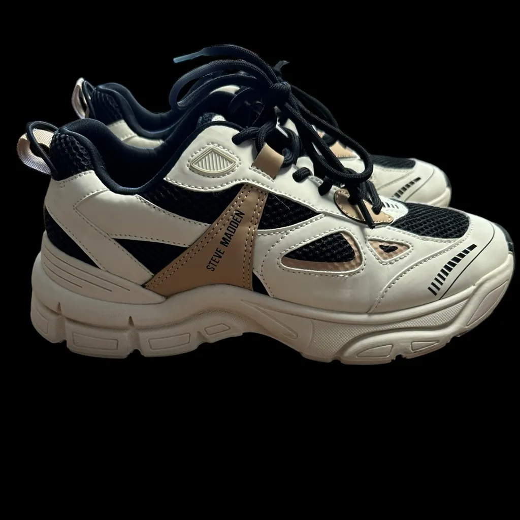 Steve Madden Clydie Platform Sneakers • size 9.5 - Image 2