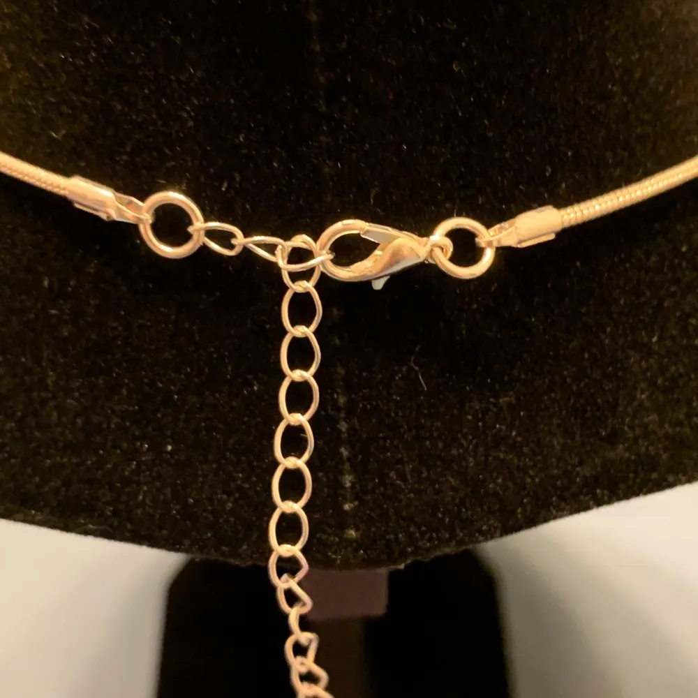 Silvertone Teardrop Pendant and Earrings - Image 6