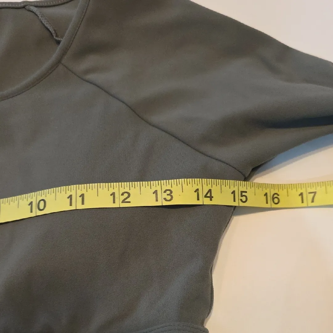 ACTA Cropped Athletic Top Vital Seamless Long Sleeve Sage Green Womens Medium - Image 11