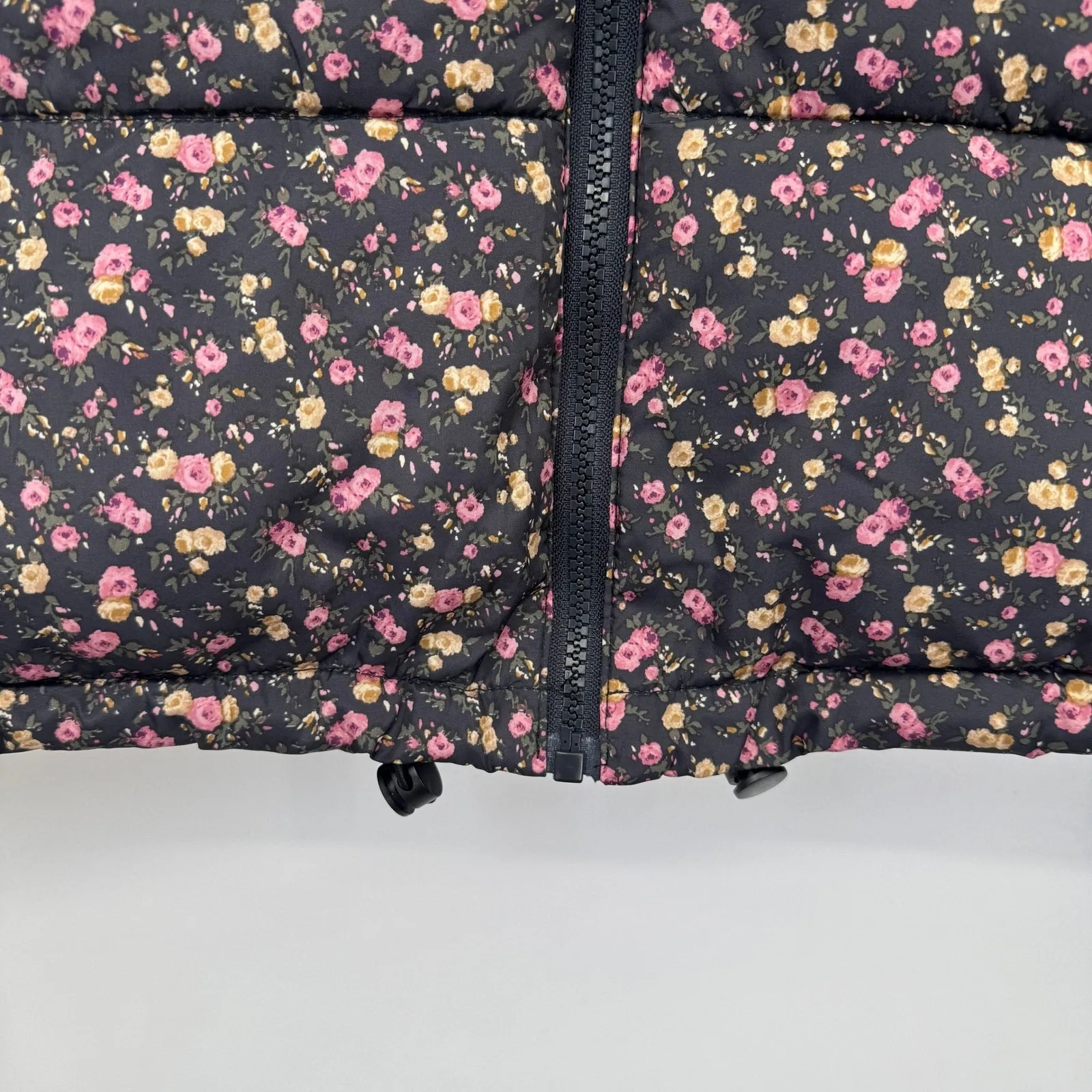 Aeropostale Remixed Down Floral Crop Puffer Vest Womens Large Black Pink Grunge - Image 4