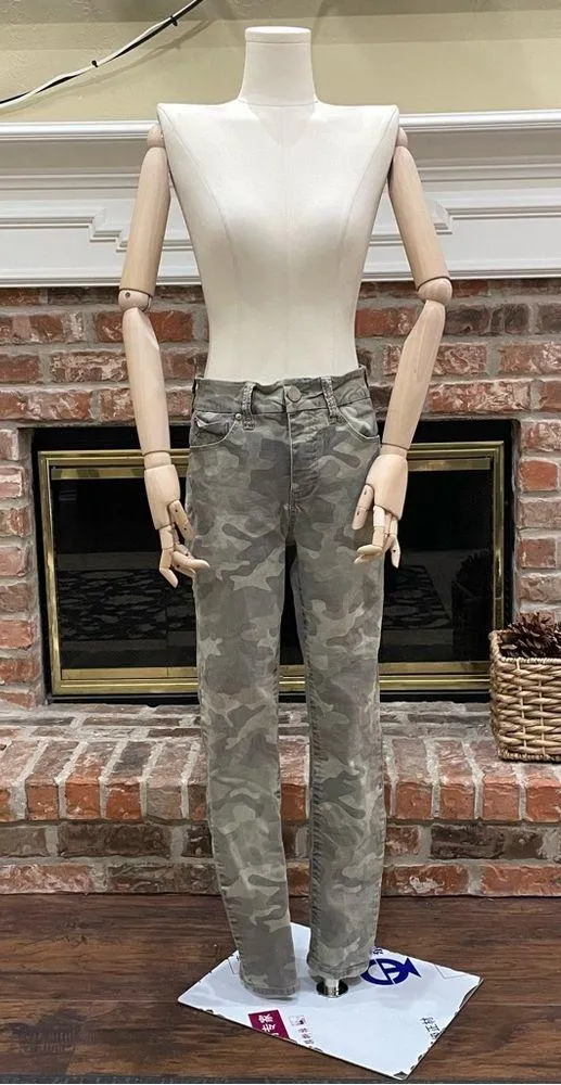 Seven7 Utility Ankle Tummyless Skinny Jeans in Sandstorm Camo high rise / 7 /EUC - Image 9