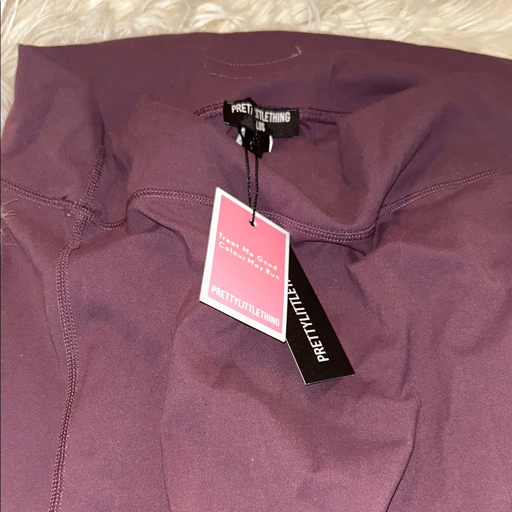 PrettyLittleThing Women's Deep burgundy Leggings - Image 5