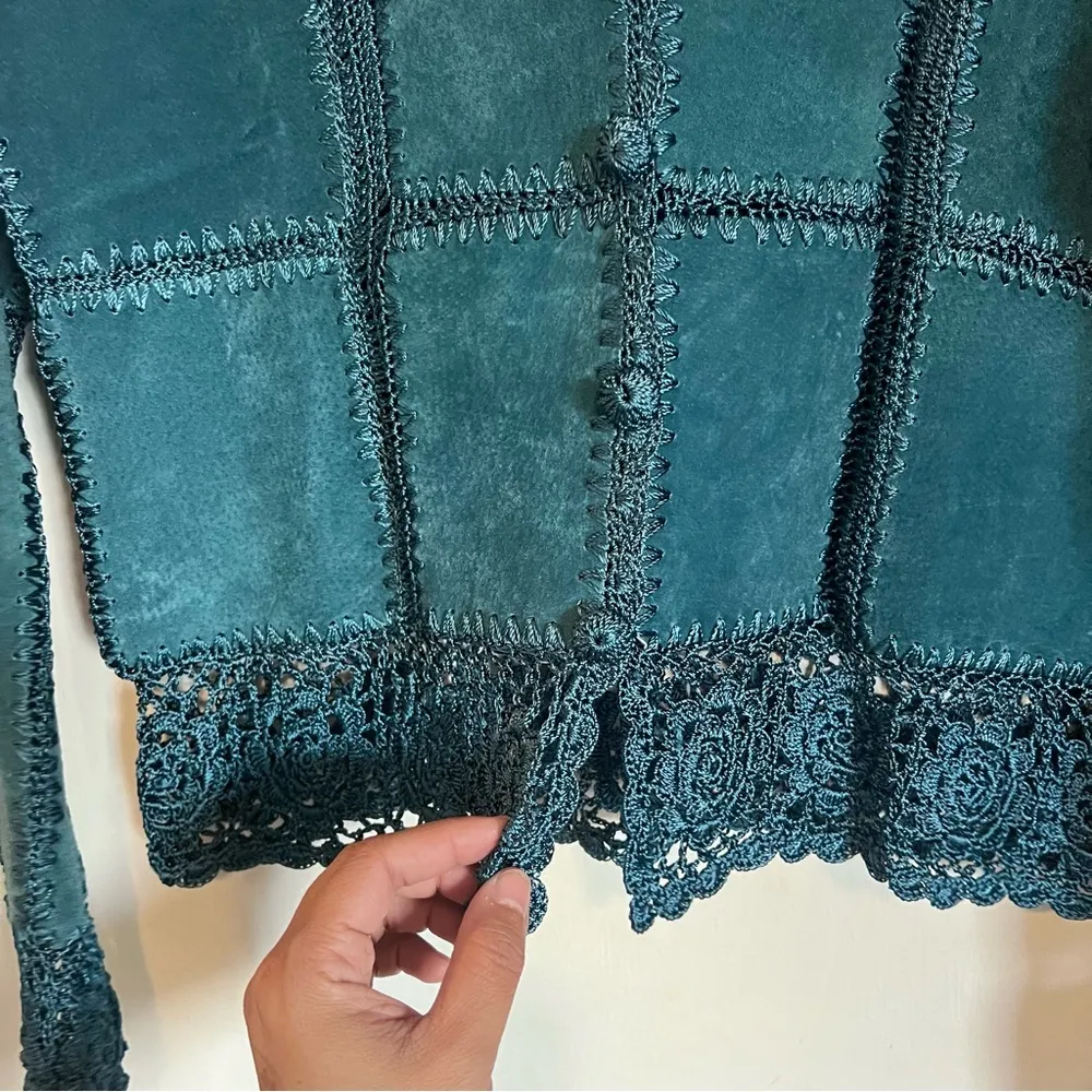 Bagatelle 90s/y2k   blue suede leather patchwork floral crochet jacket size small - Image 5