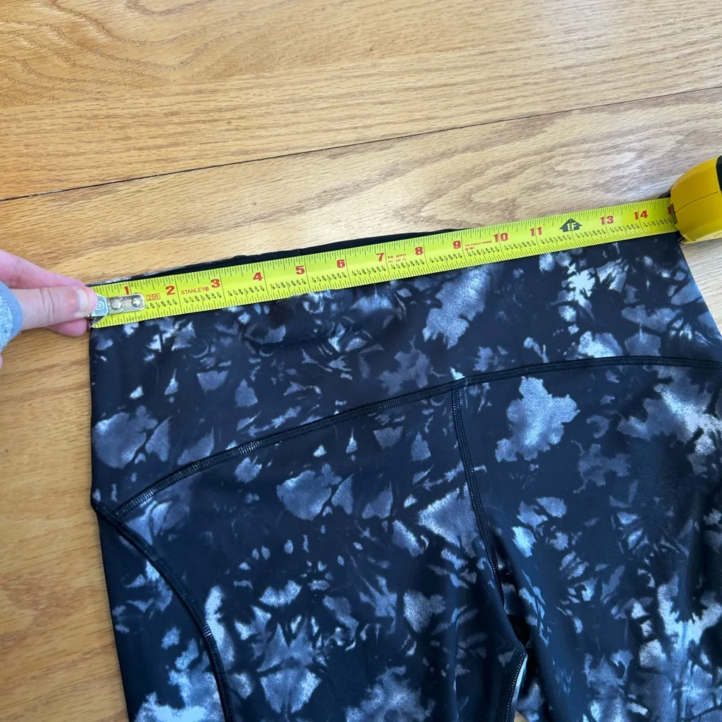 Lululemon Sun Runner Crop Leggings Women's size 8 Pocket Dusk Dye White Black - Image 7