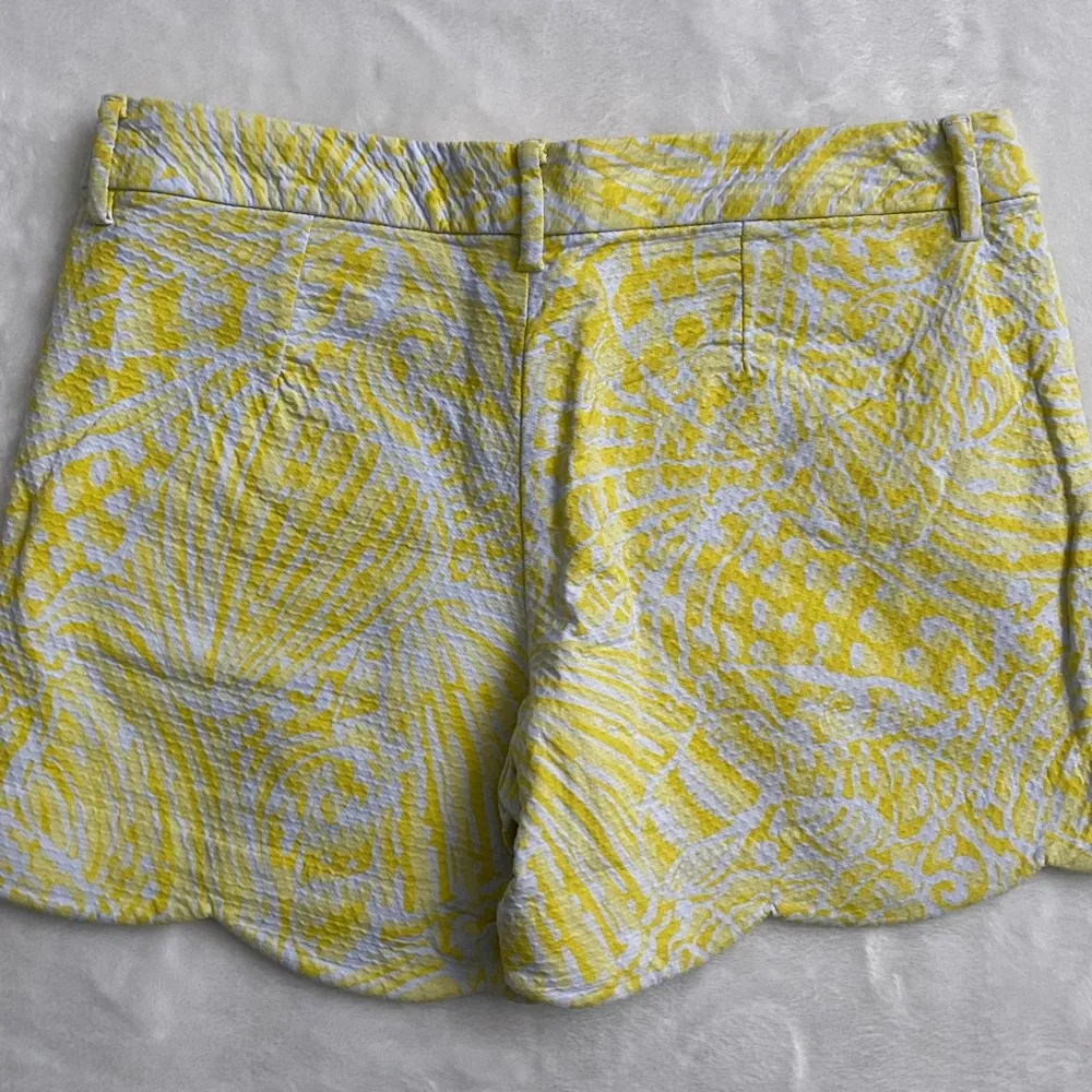 5" Buttercup Scallop Hem Yellow Shorts Size 4. - Image 2