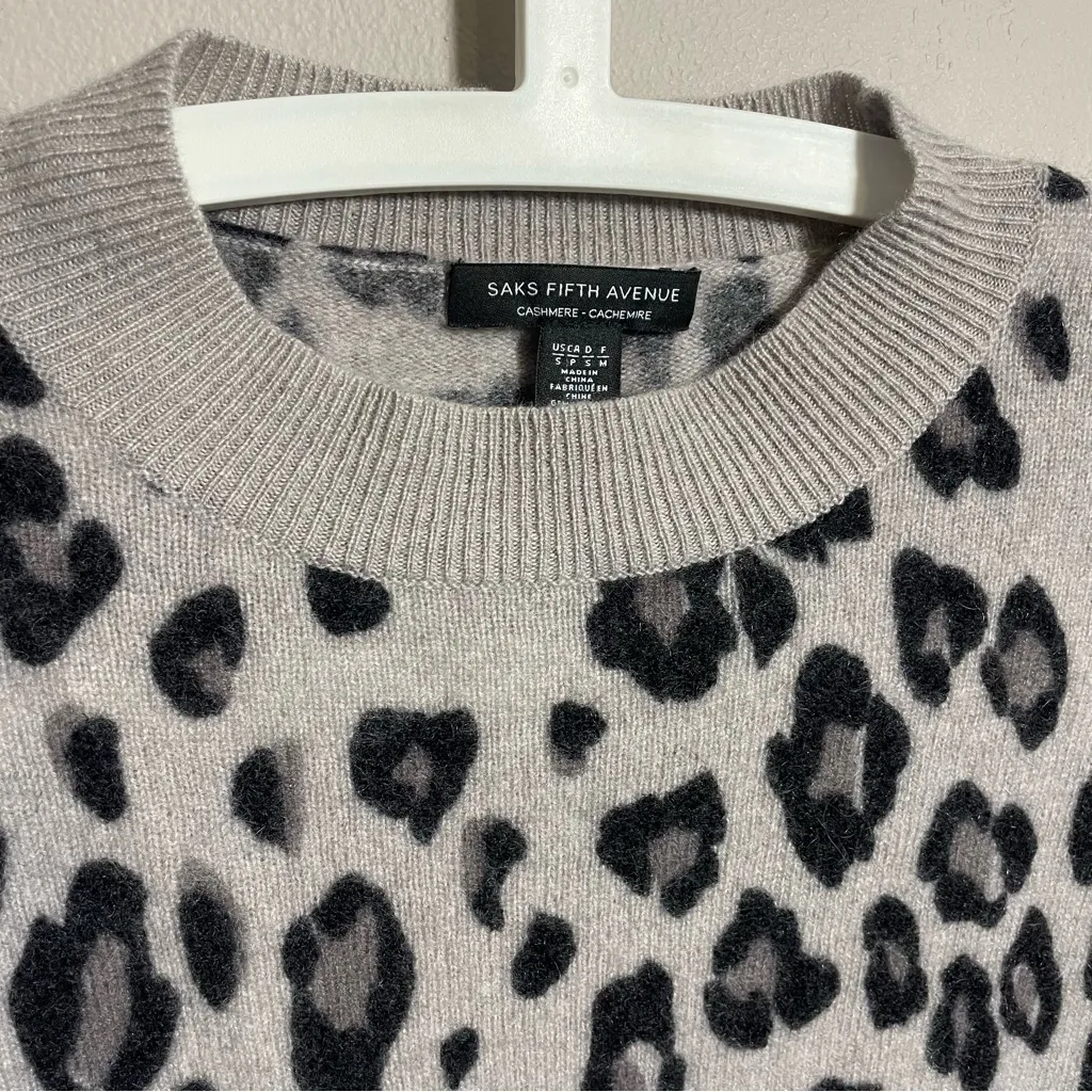 Saks Fifth Avenue Cashmere Sweater Cascading leopard print - Image 9
