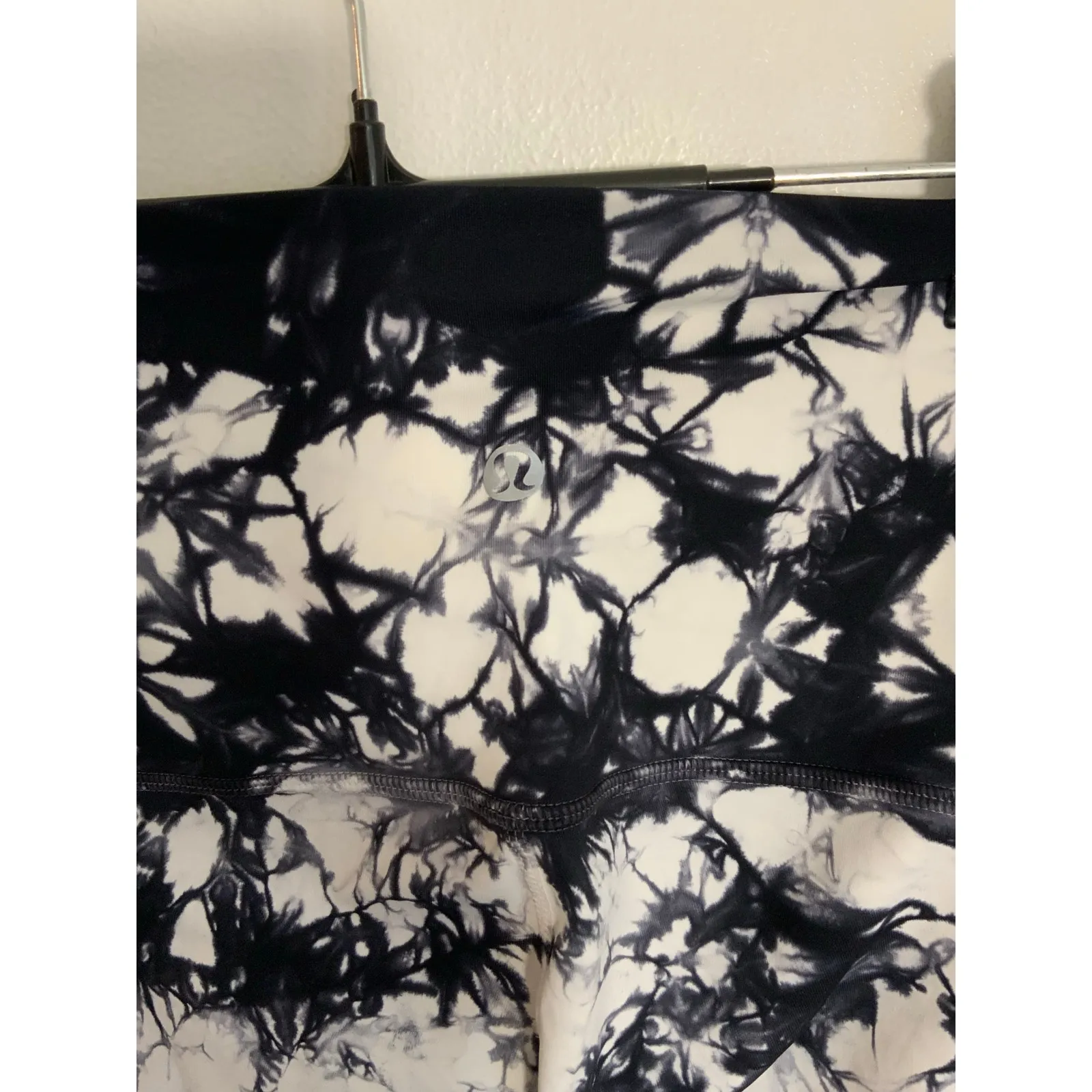 Lululemon Black and white leggings size 4‎ - Image 3